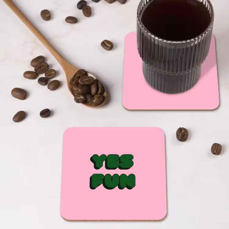 Yes fun - Groen - Roze onderzetter kurk middel -sfeer2