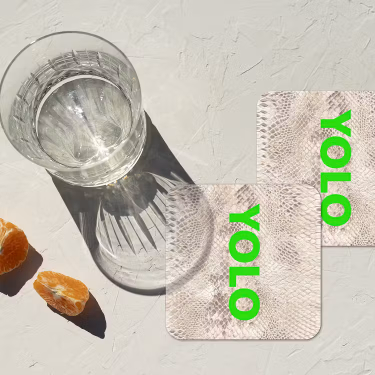 YOLO - Groen - Neon - Slangenprnt onderzetter kurk middel -sfeer4