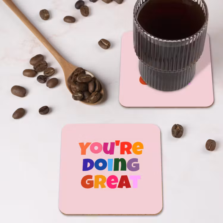 You're doing great - Roze - Kleurrijk onderzetter kurk middel -sfeer2