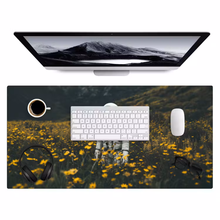 Astronaut - Bloemen - Veld - Geel Muismat XXL klein -3d
