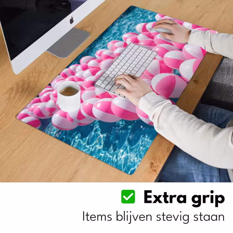 Strandballen - Roze - Water Muismat XXL klein -sfeer3