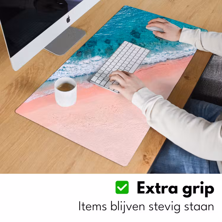 Strand - Oceaan - Golven - Roze Zand - Natuur Muismat XXL klein -sfeer3
