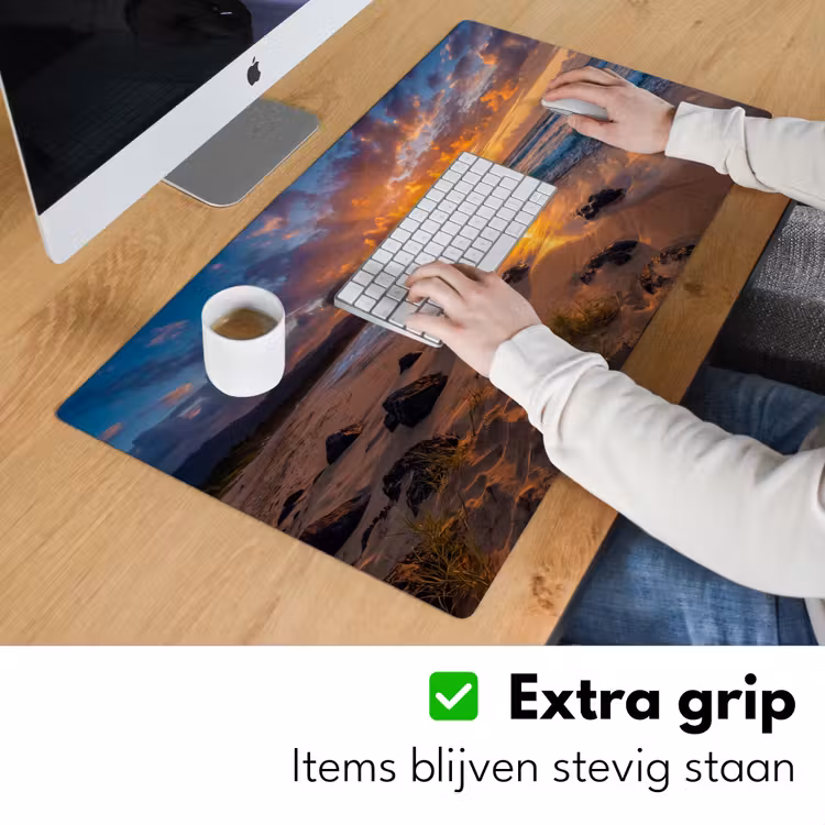 Strand - Zonsondergang - Golven - Natuur - Oranje Muismat XXL klein -sfeer3