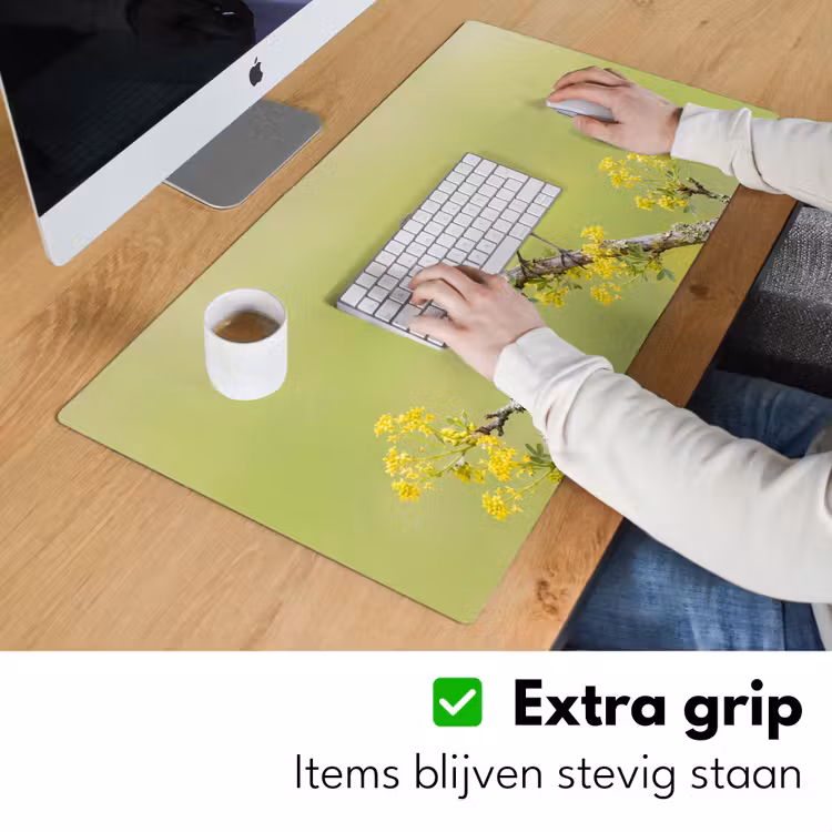 Vogel - Tak - Natuur - Kleurrijk Muismat XXL klein -sfeer3