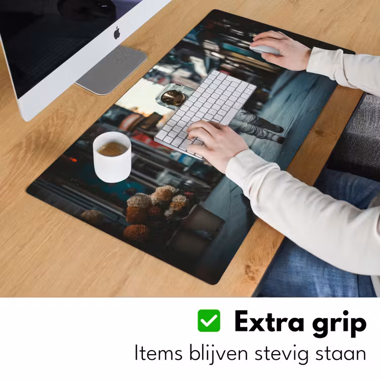 Boeket - Bloemen - Kleurrijk - Astronaut Muismat XXL klein -sfeer3