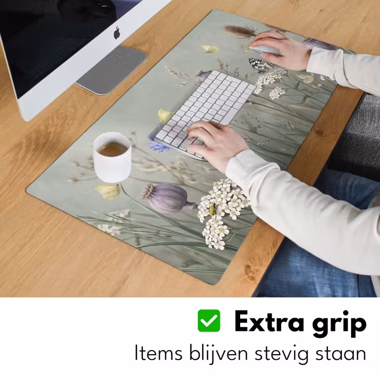 Vlinders - Wildbloemen - Illustratie - Kleurrijk Muismat XXL klein -sfeer3