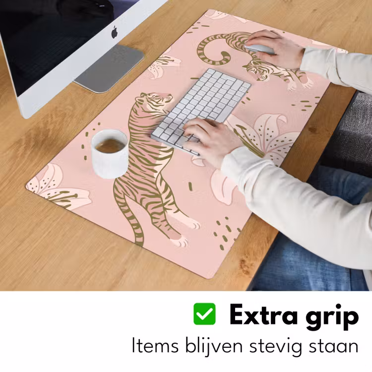 Kat - Springend - Bloemen - Abstract - Roze Muismat XXL klein -sfeer3