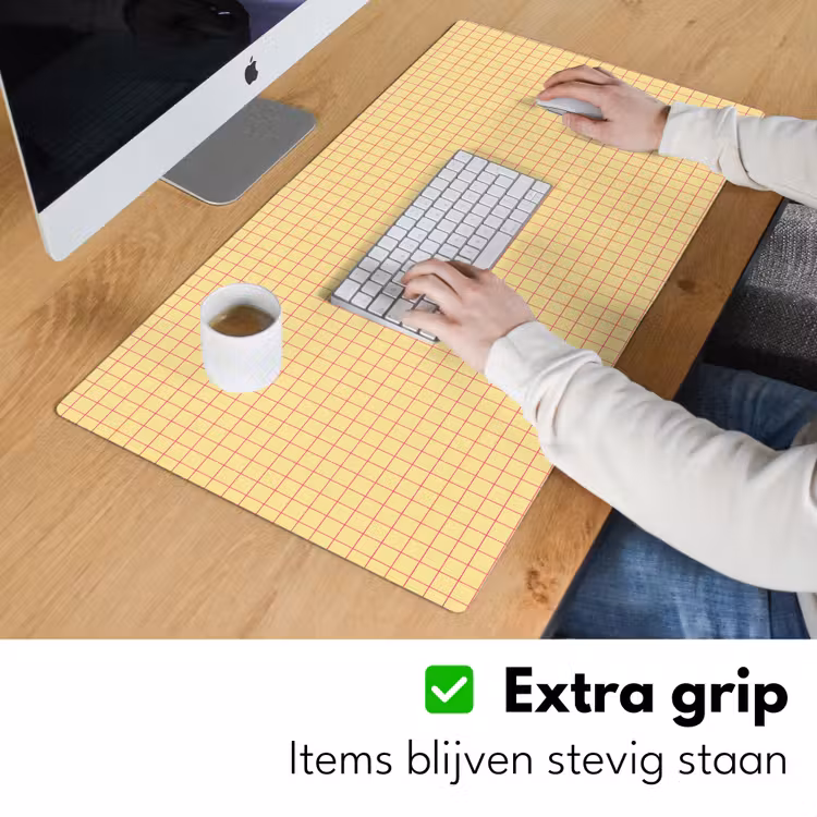 Ruitjes - Grid - Minimalistisch - Geel - Roze Muismat XXL klein 681 -sfeer3