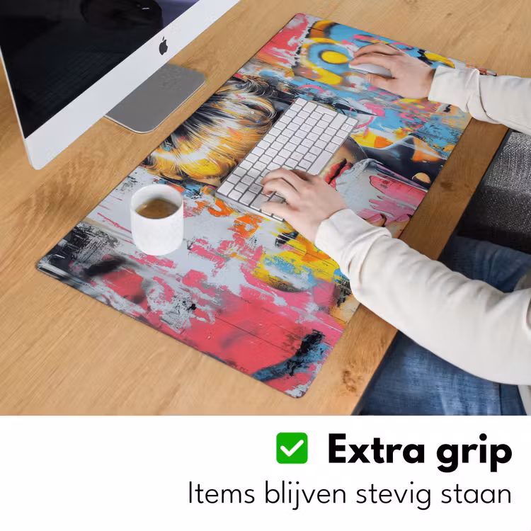 Expressief - Milkshake - Vrouw - Felle kleuren Muismat XXL klein -sfeer3