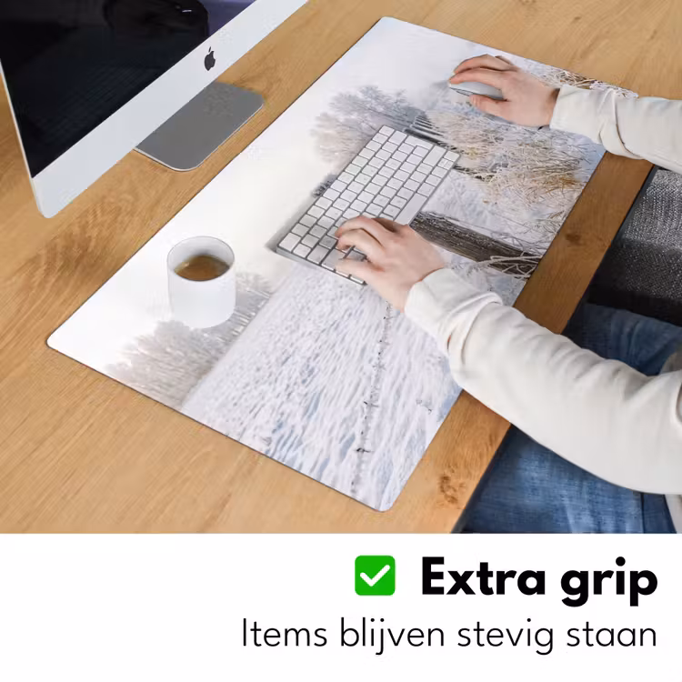 Hek - Sneeuw - Mist - Platteland - Nostalgisch Muismat XXL klein -sfeer3