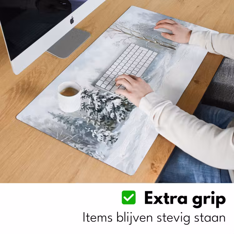 Bospad - Dennen - Sneeuw - Winter - Rustgevend Muismat XXL klein -sfeer3