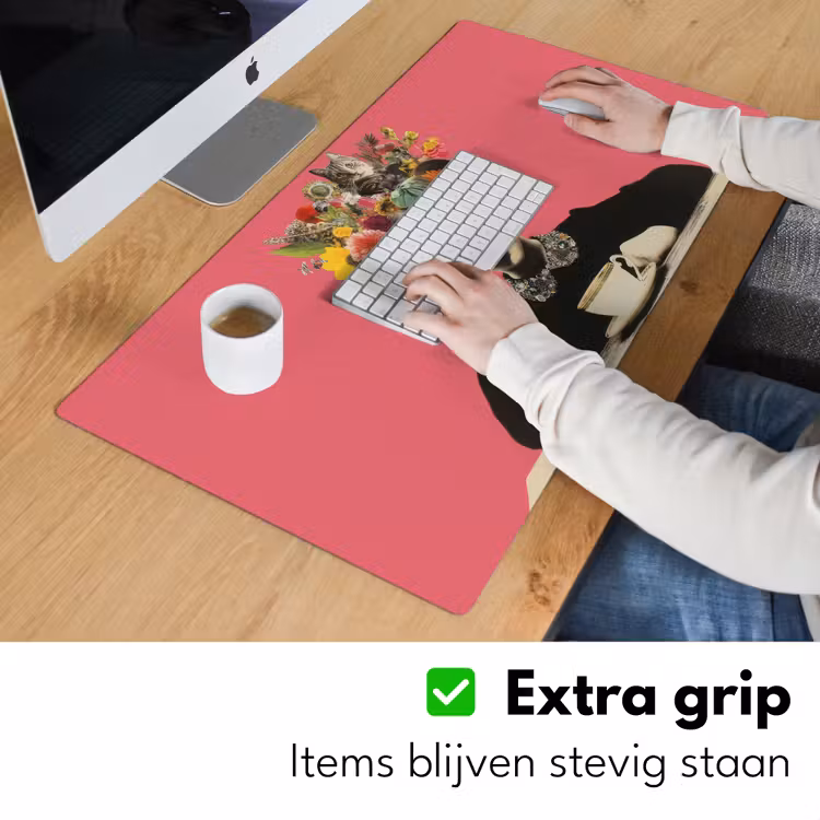 Meisje - Kopje - Bloemen - Roze Muismat XXL klein -sfeer3
