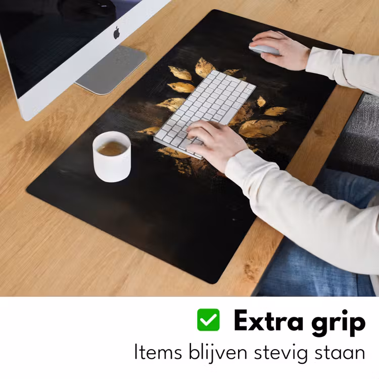 Gouden Bladeren op Donkere Achtergrond Muismat XXL klein -sfeer3
