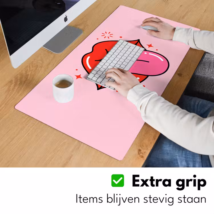Lippen - Tong - Pop-art - Kleurrijk - Roze Muismat XXL klein -sfeer3