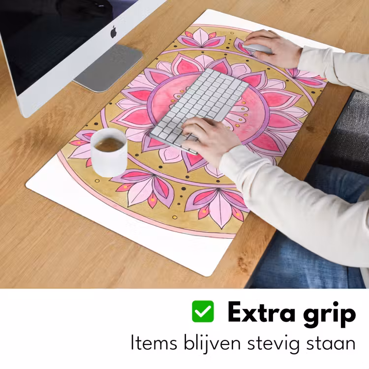 Mandala - Patroon - Kunst - Aquarel - Roze Muismat XXL klein -sfeer3