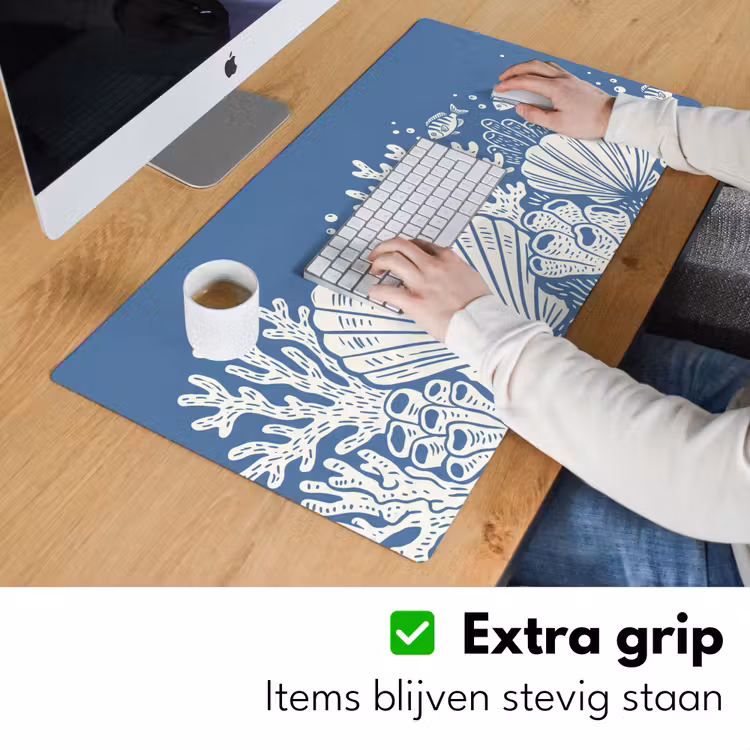 Zeeleven - Koraal - Schelp - Vis - Illustratie - Onderwater Muismat XXL klein -sfeer3