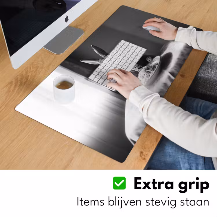 Konijn - Bunny - Zonnebril - Tafelkleed - Pasta - Schattig Muismat XXL klein -sfeer3