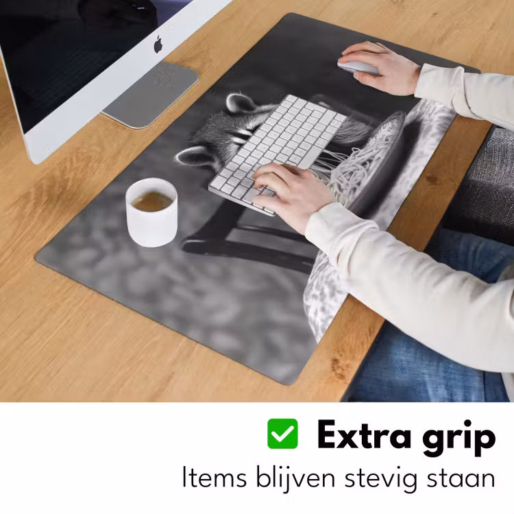 Wasbeer - Cute - Pasta - Tafelkleed - Zwart - Wit Muismat XXL klein -sfeer3