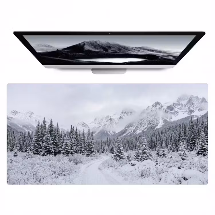 Weg - Bergen - Sneeuw - Naaldbos - Avontuurlijk Muismat XXL klein -zzz3d