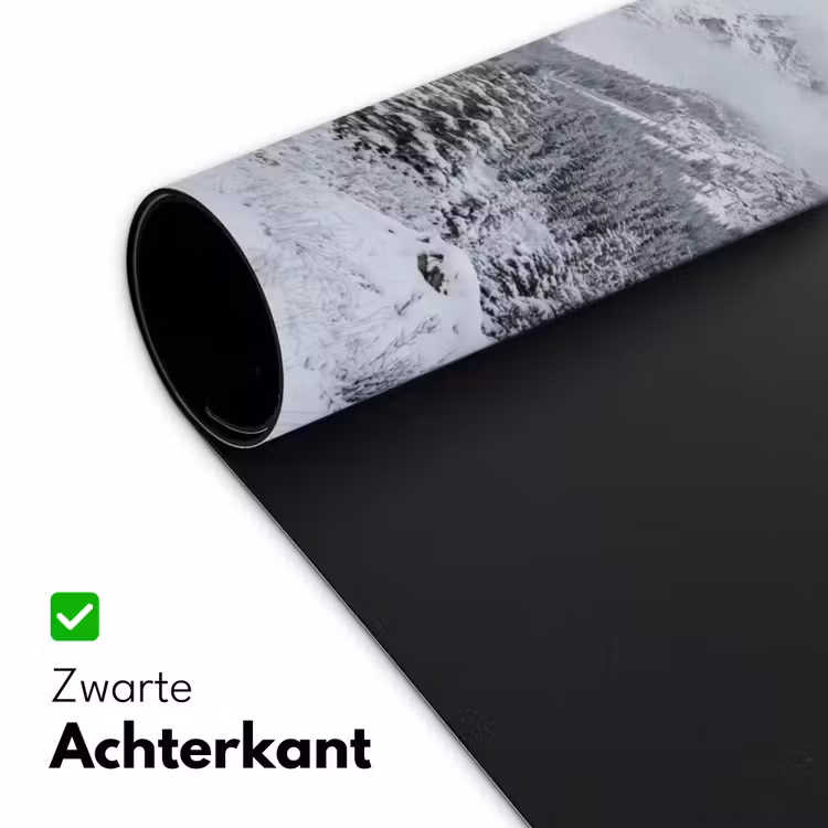 Weg - Bergen - Sneeuw - Naaldbos - Avontuurlijk Muismat XXL klein -sfeer2