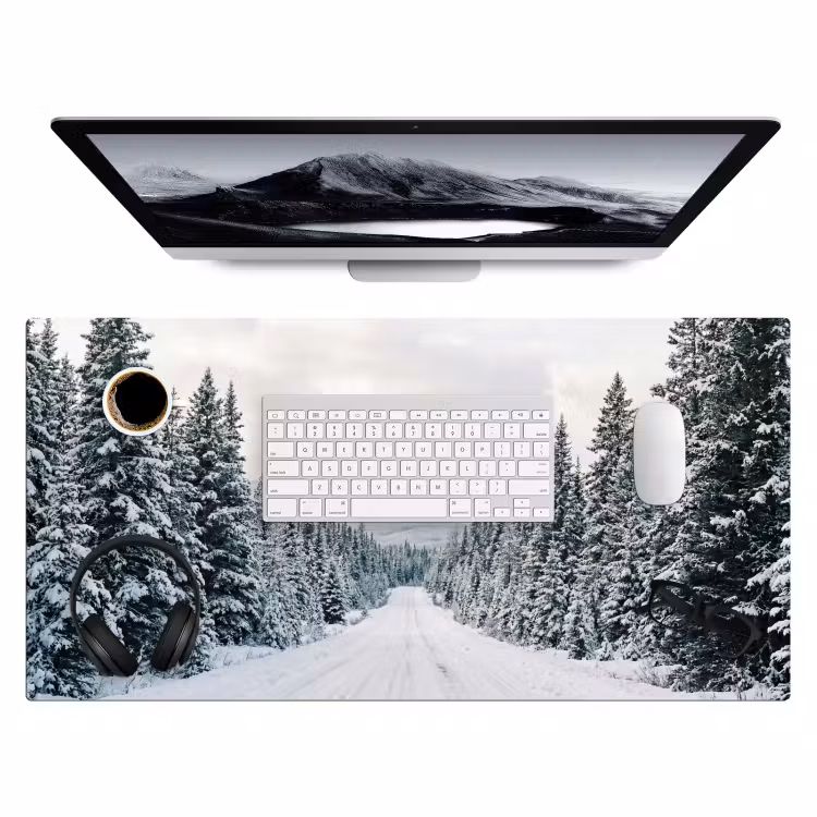 Weg - Sneeuw - Naaldbos - Winter - Avontuurlijk Muismat XXL klein -3d