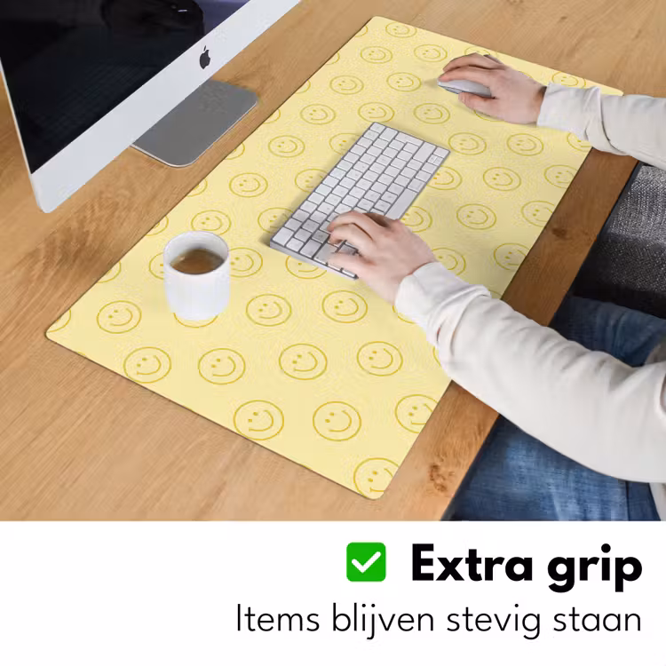 Smileys - Patroon - Retro - Zachtgeel Muismat XXL klein 681 -sfeer3