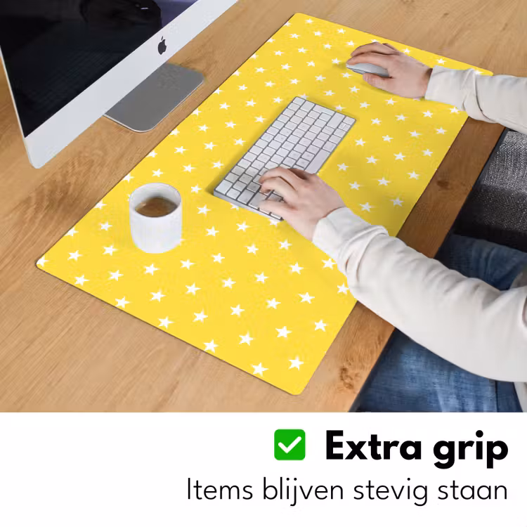 Sterren - Patroon - Minimalistisch - Geel Muismat XXL klein 681 -sfeer3