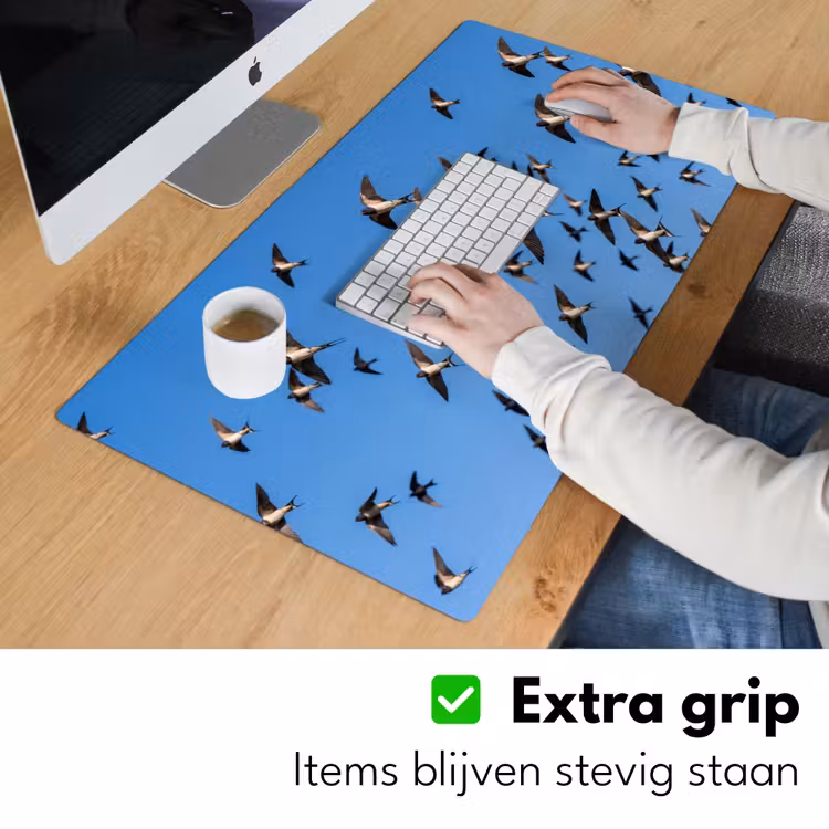 Zwaluwen - Vliegen - Blauw Muismat XXL klein -sfeer3