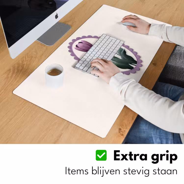 Tulpen - Paars - Lijst - Bladeren Muismat XXL klein -sfeer3