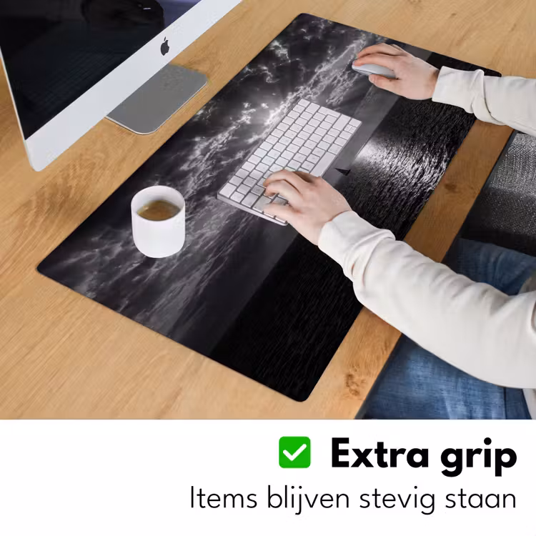 Water - Boot - Lucht - Natuur - Zwart-wit Muismat XXL klein -sfeer3