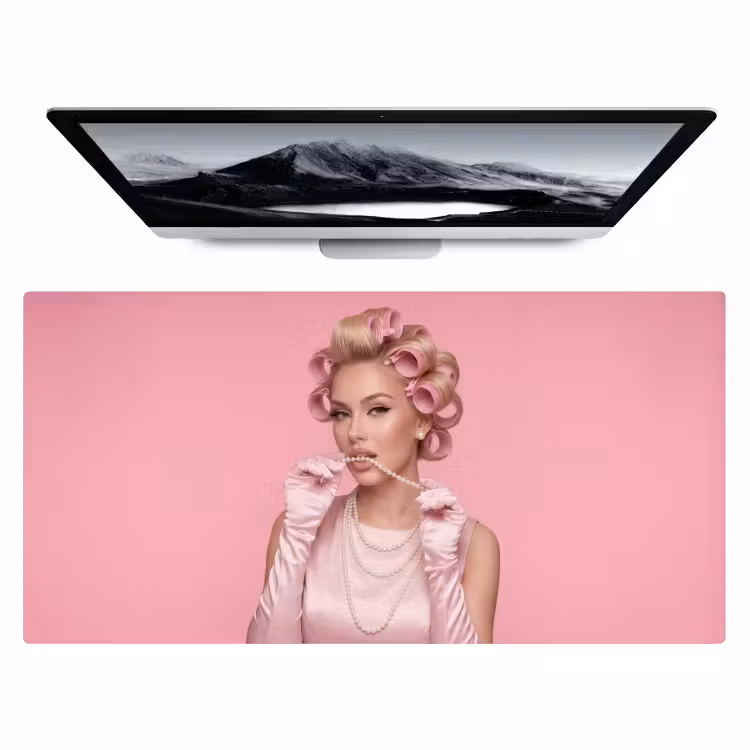Vrouw - Roze - Parelketting - Krulspelden Muismat XXL klein -zzz3d