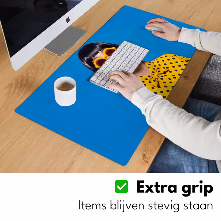 Vrouw - Zonnebril - Pop Art - Portret - Geel Muismat XXL klein -sfeer3