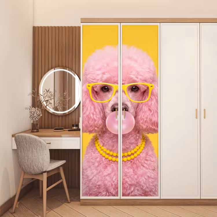 Hond - Kauwgum - Dieren - Modern - Roze deurposter klein -sfeer3