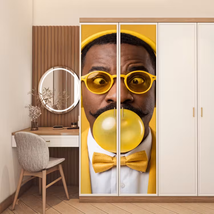 Man - Bubblegum - Portret - Geel - Modern deurposter klein -sfeer3