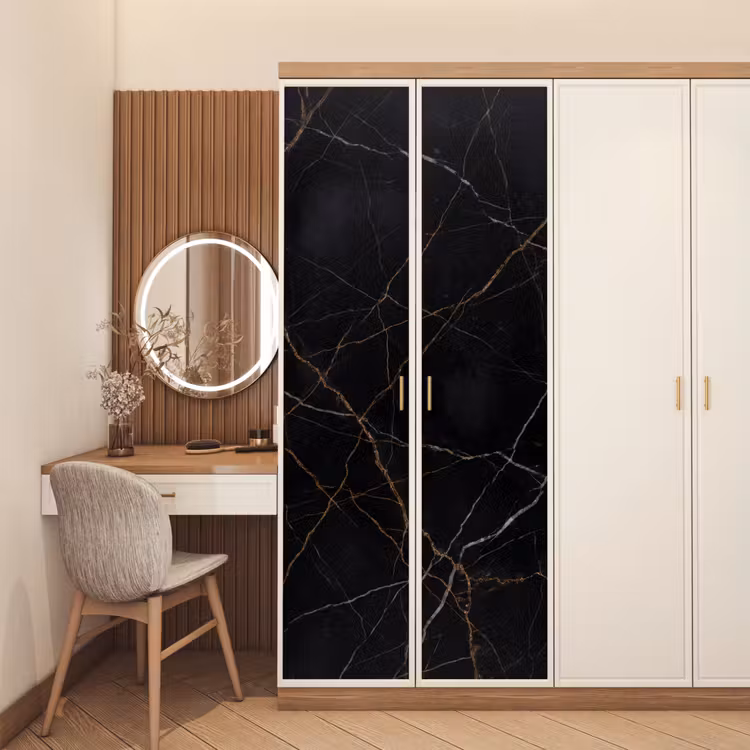 Natuursteen - Marmerpatroon - Abstract - Modern - Zwart - Goud deurposter klein -sfeer3
