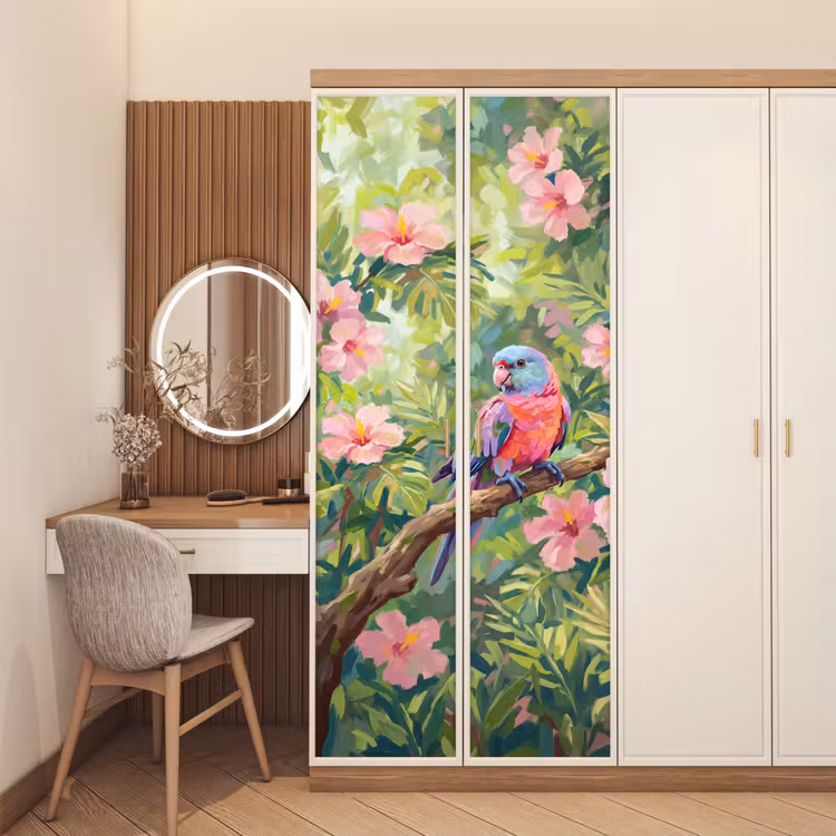 Papagaai - Hibiscusbloemen - Kleurrijk deurposter klein -sfeer3