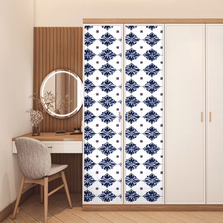 Tegelmotief - Blauw - Wit - Bloem deurposter klein 289 -sfeer3