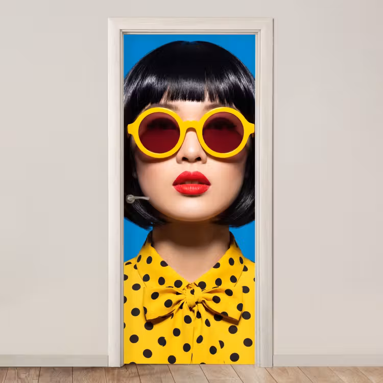 Vrouw - Zonnebril - Pop Art - Portret - Geel deurposter klein -3d_beige