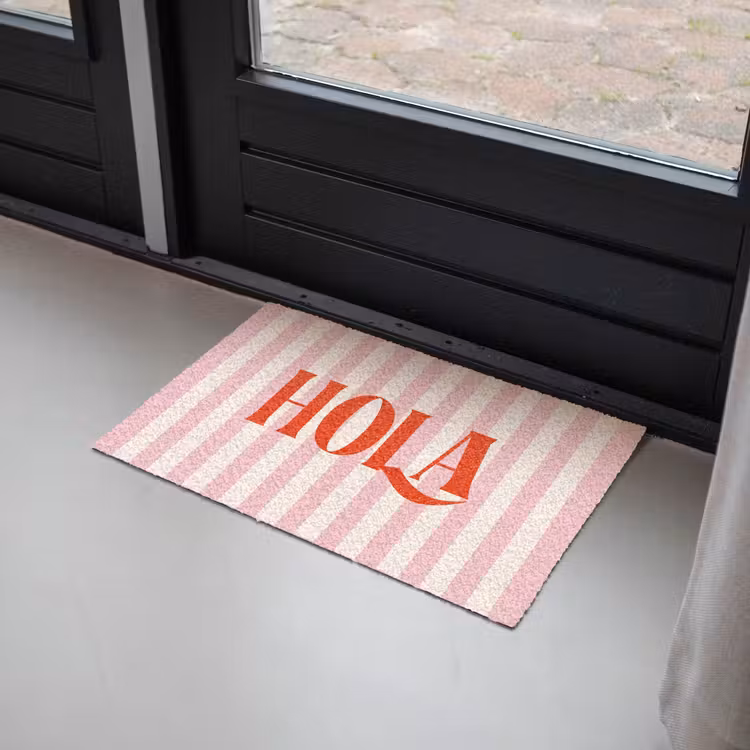 Hola - Quote -  Strepen - Pastel - Roze - Rood - Wit Deurmat klein -sfeer2