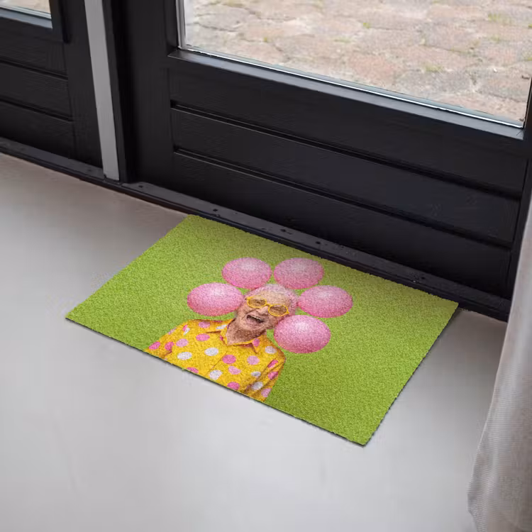 Mens - Ballonnen - Feest - Kleurrijk - Roze Deurmat klein -sfeer2