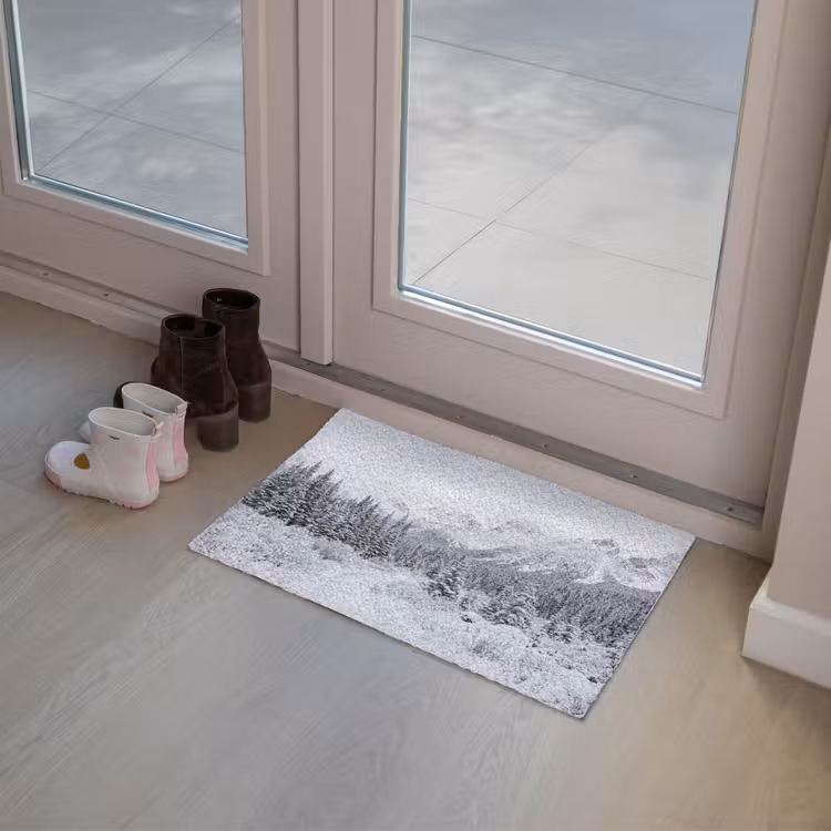 Weg - Bergen - Sneeuw - Naaldbos - Avontuurlijk Deurmat klein -sfeer3