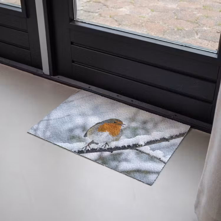 Roodborstje - Tak - Sneeuw - Winter - Levendig Deurmat klein -sfeer2