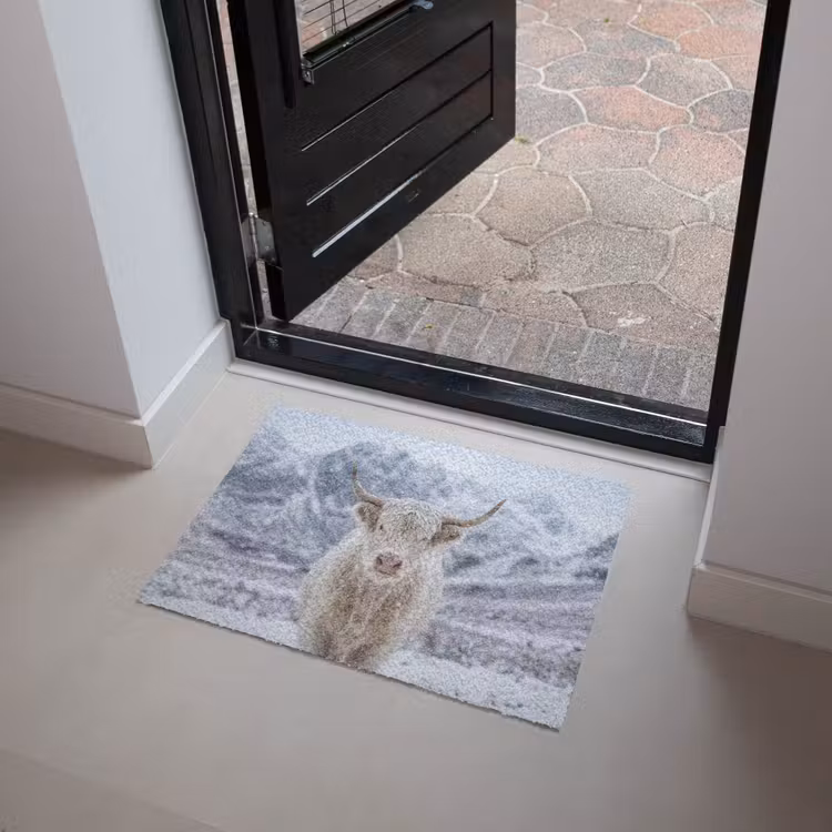 Schotse Hooglander - Sneeuw - Bergen - Winter Deurmat klein -sfeer5