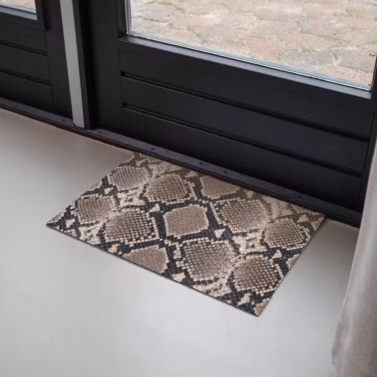 Slangenprint - Python - Bruin Deurmat klein -sfeer2