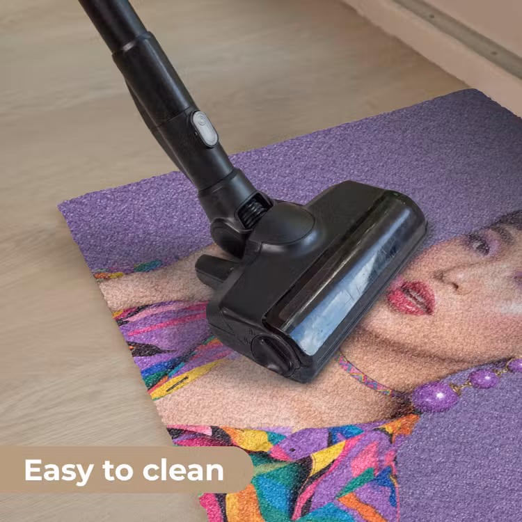 Vrouw - Portret - Make-up - Paars - Levendig Deurmat klein -reinigen_EN