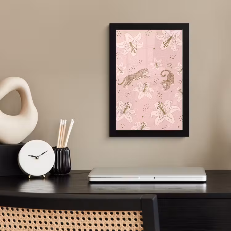 Kat - Springend - Bloemen - Abstract - Roze fotolijst zwart zonder passe partout klein -sfeer1