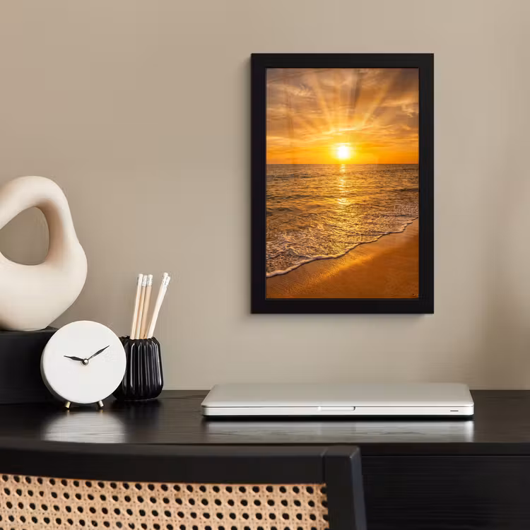 Zee - Zonsondergang - Golven - Kust - Oranje fotolijst zwart zonder passe partout klein -sfeer1