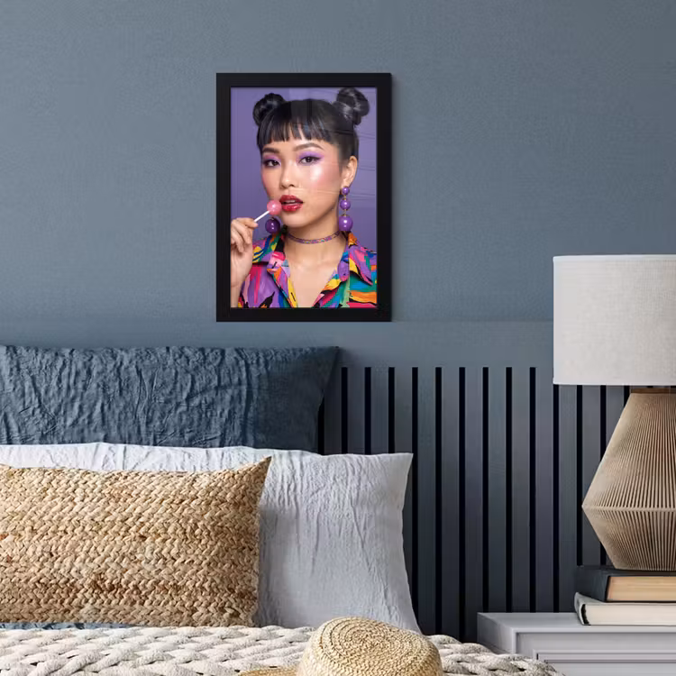Vrouw - Portret - Make-up - Paars - Levendig fotolijst zwart zonder passe partout klein -sfeer3