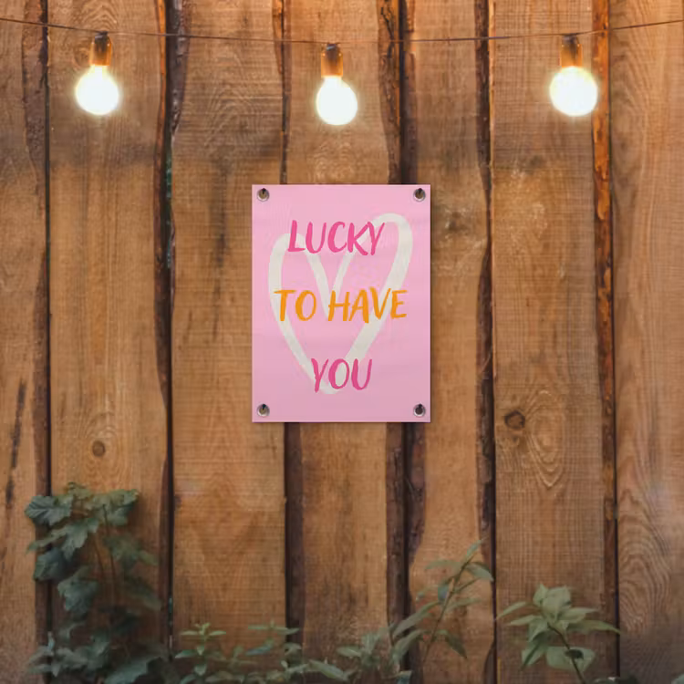 Lucky - Love - Valentijn - Roze tuinposter los doek klein -sfeer1