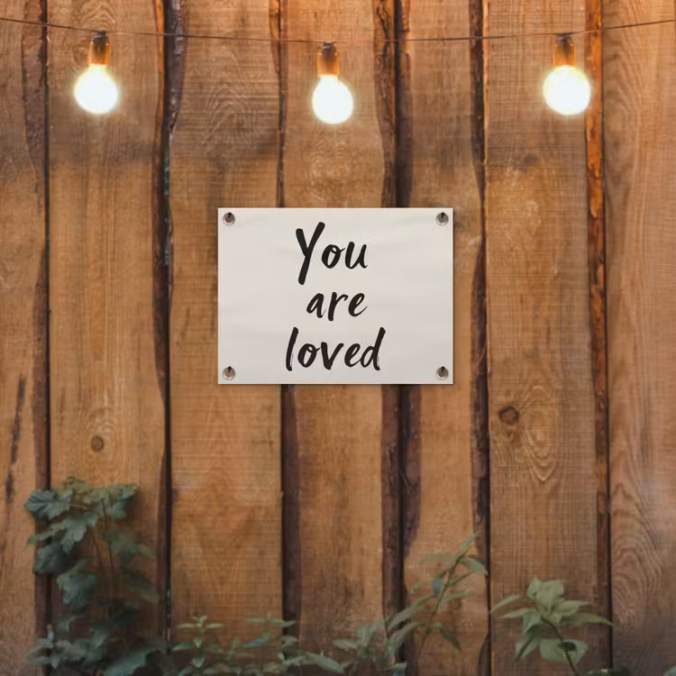 Minimalistisch - Beige - Love tuinposter los doek klein -sfeer1